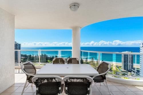 Superior Three-Bedroom Apartment with Ocean View