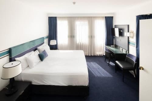 Deluxe One-Bedroom Suite