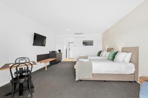Deluxe Double or Twin Room with Golf Course and Lake View