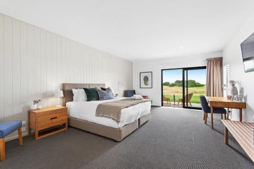 Deluxe Double or Twin Room with Golf Course and Lake View