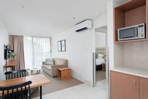 Deluxe One-Bedroom Apartment