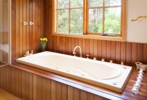 Queen Suite with Spa Bath