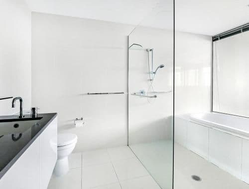 Two-Bedroom Apartment with Ocean Views and Spa Bath