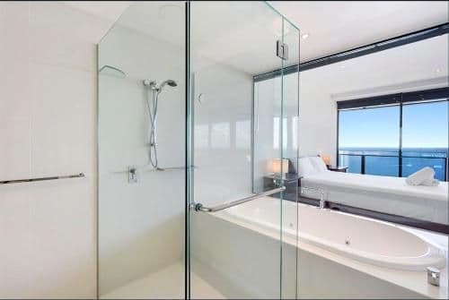 Two-Bedroom Apartment with Ocean Views and Spa Bath