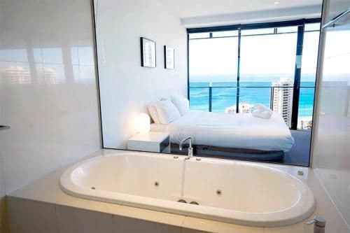Two-Bedroom Apartment with Ocean Views and Spa Bath