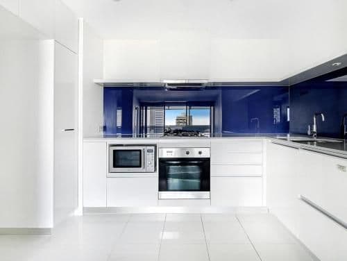 Two-Bedroom Apartment with Ocean Views and Spa Bath