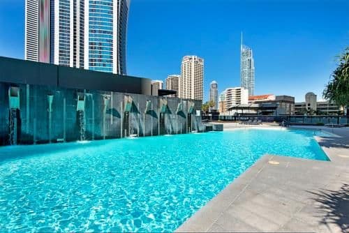 Two-Bedroom Apartment with Ocean Views and Spa Bath