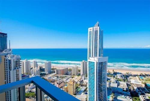 Two-Bedroom Apartment with Ocean Views and Spa Bath