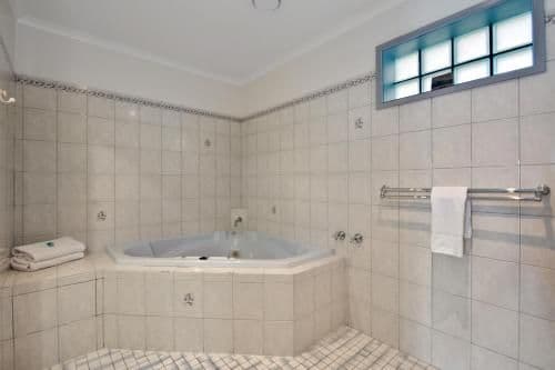 King Spa Suite