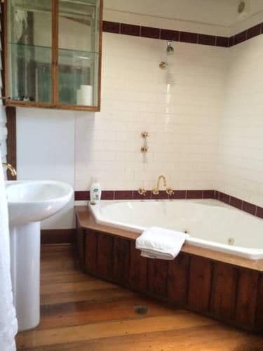 King Room with Spa Bath