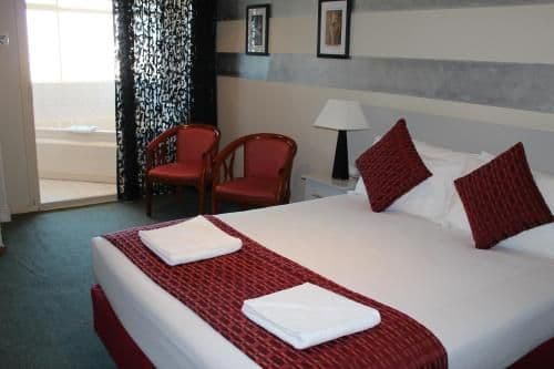Deluxe Spa Room