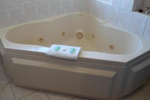 Deluxe Spa Room