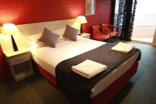 Deluxe Spa Room