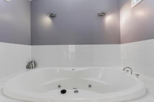 Queen Suite with Spa Bath