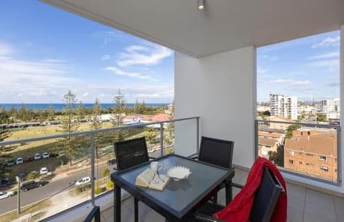 Two-Bedroom Apartment with One Bathroom and Ocean View