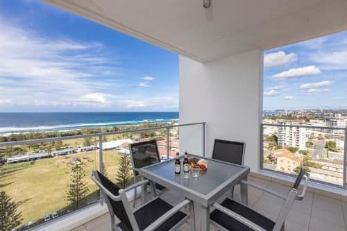 Two-Bedroom Apartment with One Bathroom and Ocean View