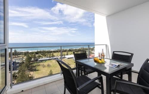 Two-Bedroom Apartment with One Bathroom and Ocean View