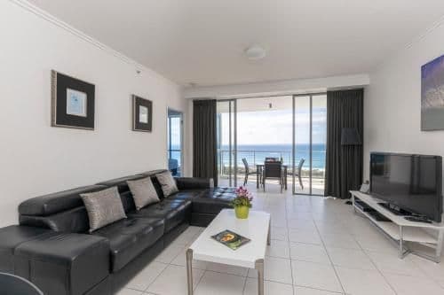 Two-Bedroom Apartment with One Bathroom and Ocean View