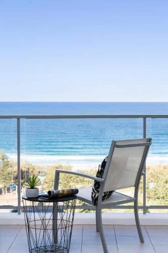 Two-Bedroom Apartment with One Bathroom and Ocean View