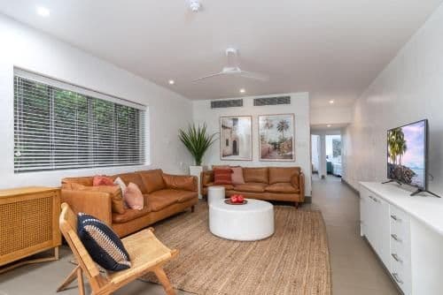 Apartment with Pool View
