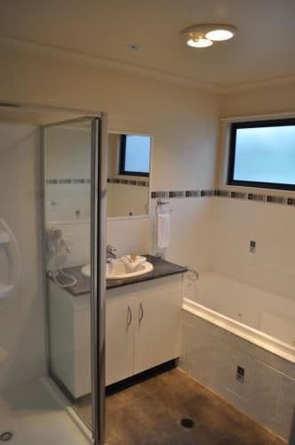 Large Two-Bedroom Deluxe Waterfront Villa with Spa Bath - 10