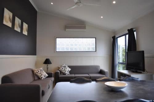 Large Two-Bedroom Deluxe Waterfront Villa with Spa Bath - 10