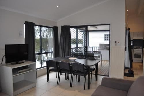 Large Two-Bedroom Deluxe Waterfront Villa with Spa Bath - 10