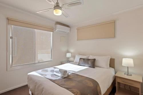 Deluxe 2 Bedroom Cabin - Sleeps 6