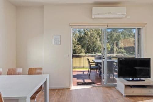 Deluxe 2 Bedroom Cabin - Sleeps 6