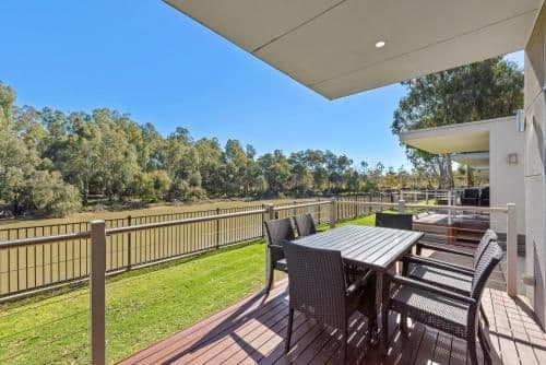 Deluxe 2 Bedroom Cabin - Sleeps 6