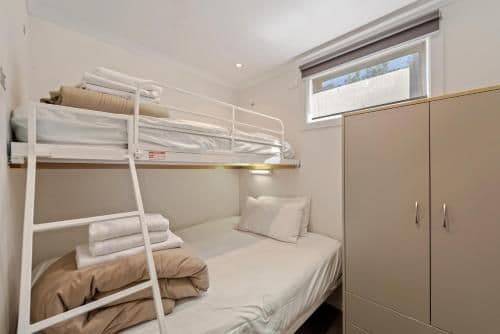 Deluxe 3 Bedroom Lakefront Cabin