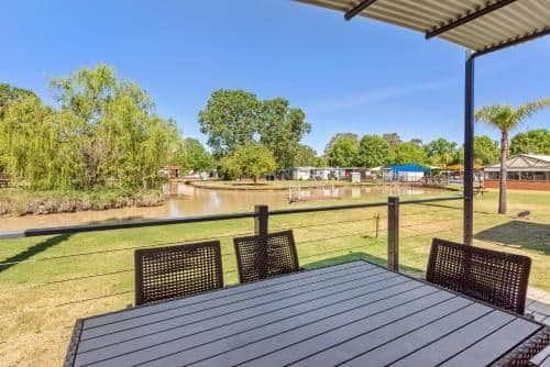 Deluxe 3 Bedroom Lakefront Cabin