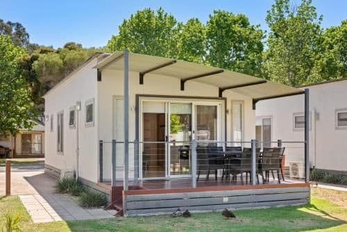 Deluxe 3 Bedroom Lakefront Cabin