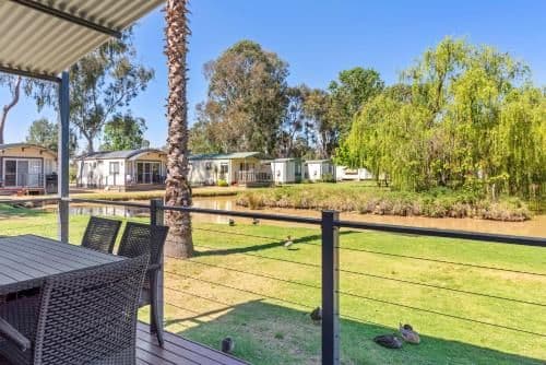 Deluxe 3 Bedroom Lakefront Cabin