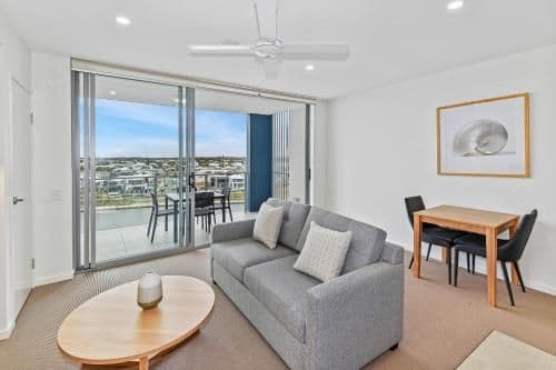 One-Bedroom Apartment with Lake View