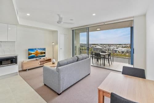 One-Bedroom Apartment with Lake View