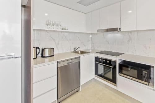 One-Bedroom Apartment with Lake View