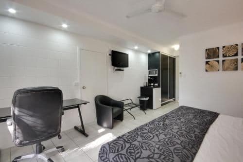 Superior Double Room with Pool View