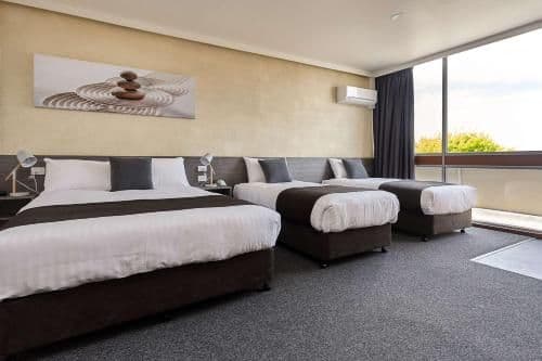 Family Room with Sea View - Non-Smoking