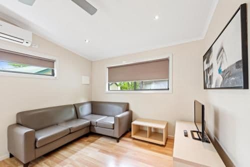 Deluxe 2 Bedroom Cabin - Sleeps 6