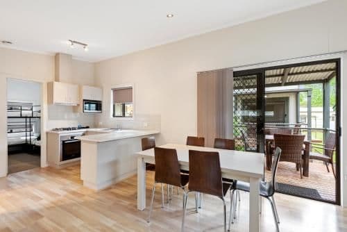 Deluxe 2 Bedroom Cabin - Sleeps 6