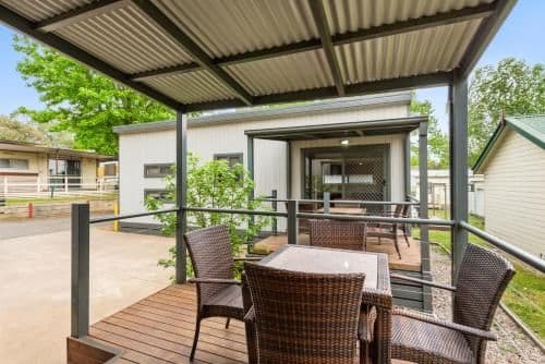 Deluxe 2 Bedroom Cabin - Sleeps 6