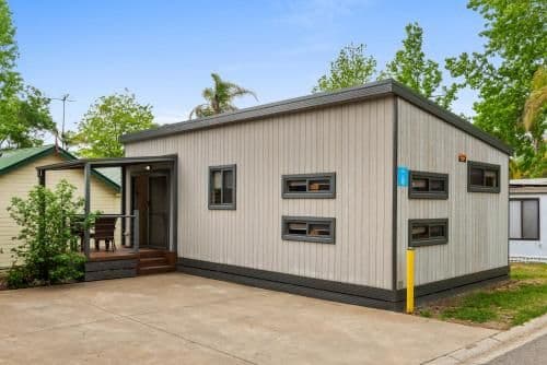 Deluxe 2 Bedroom Cabin - Sleeps 6
