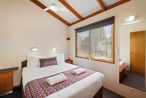 Superior 2 Bedroom Cabin - Sleeps 5