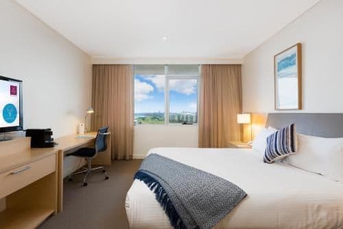 Deluxe Queen Room