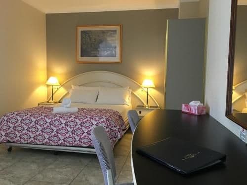 Queen Room with Spa Bath