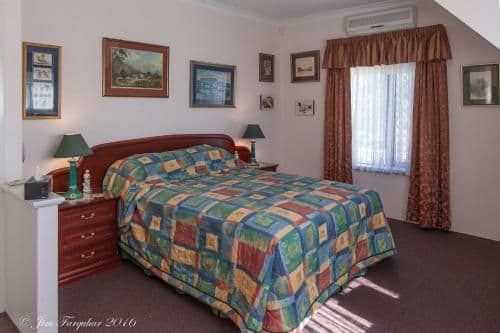 Queen Room with Private Bathroom