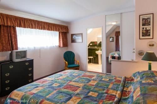 Queen Room with Private Bathroom