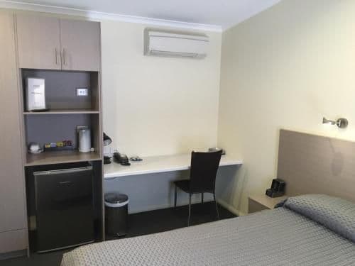 Business Queen Room