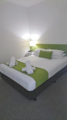 One-Bedroom Apartment with Mountain View - No Pets